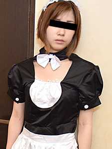 010620_01-10MU 熟食店女孩身着女仆装为公众服务。