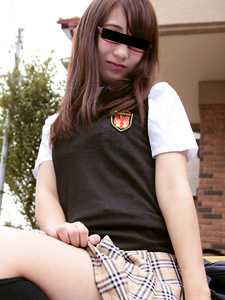 011618_01-10MU 校服日--我上学时总是不穿胸罩