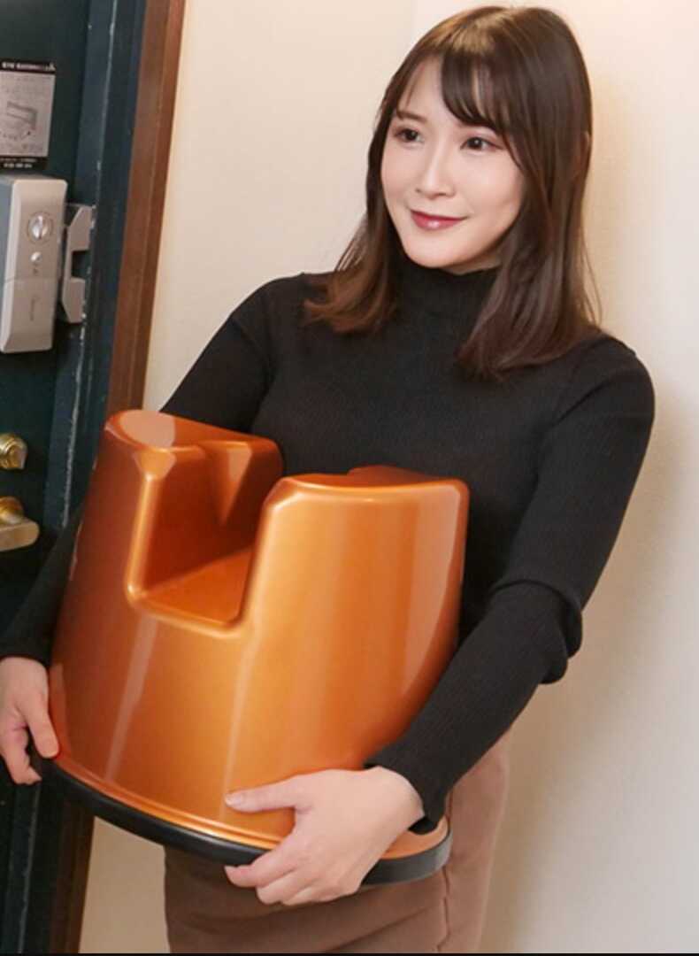 011726-100-PACOPACOM 自带淫乱椅！舌技超棒的性感美熟女在家进行本格肥皂play！山本绫奈