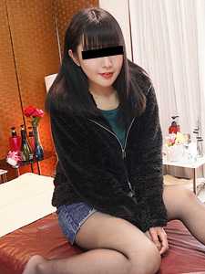 011920_01-10MU 敏感的女孩被按摩师娴熟的手法摸来摸去。