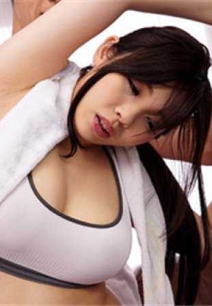 042118_674-1PON 挑选一件不穿胸罩的漂亮慢跑服 Miu Yuuki