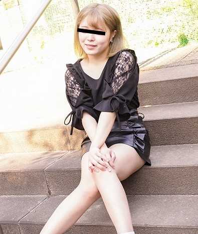 042522_01-10MU 在让店长的女朋友打电话的同时，我被酒井真美抢走了