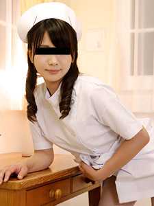 060218_01-10MU 我穿着护士服喷水。