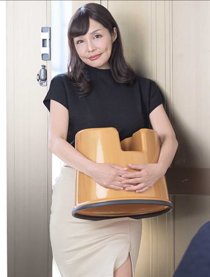 072026-100-PACOPACOM 自带色情椅子！J罩杯巨乳阿姨泡泡姬与索普玩法 藤原仁美
