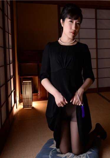 081017_001-PACO 理性崩溃！丧服未亡人的隐秘欲望 七濑友香