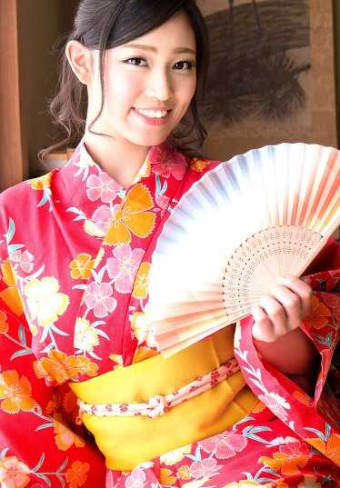 081719-985-CARIB 在把那些拘谨的浴衣美女灌醉之后。