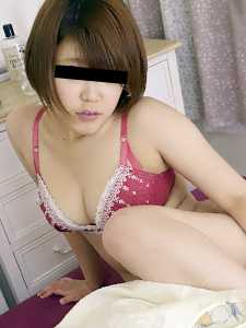 102718_01-10MU Nakadashi 与一位皮肤白皙的 F 罩杯业余女孩在一起。