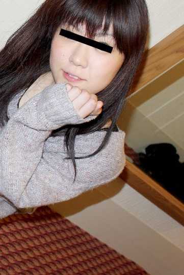 113021_01-10MU 逃家似的上京来到网吧难民让我中出了 浅川早织