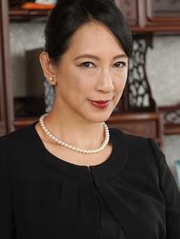 120120-001-CARIB 在丈夫的遗像前不断谢罪的未亡人 绪方千乃