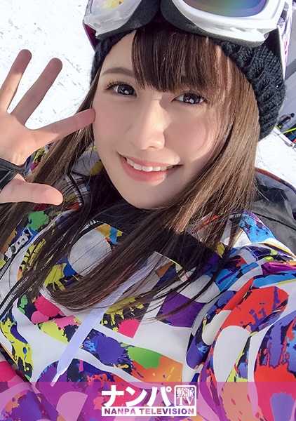 200GANA-2017 在雪坡上泡妞 01 雪坡上的业余选手！在蒲团上，她是一名技术员！美丽淫荡的女孩，拿鸡巴比拿棍子还在行！