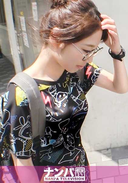 200GANA-2122 非常柔和，第一次拍摄。 1393 一个可爱的女孩在炎热的一天在涩谷车站前以糖果为诱饵把我骗了过去。当我推荐她尝试一些可能有壮阳效果的有趣糖果时，她变成了一个想要和我做爱的极其火辣的身体！我通过乞求性爱来降温。