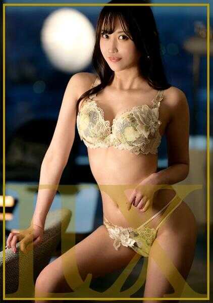 259LUXU-1845 奢侈TV 1832：仅仅是为了填补寂寞的关系，已经无法满足了。一到酒店就热烈亲吻，用舌头轻轻舔弄耳垂，低语道“我好想要…”。每当她那紧致的腰肢和 E 罩杯的柔软肌肤交叠时，我笑着说“再多露点享受的表情给我看”，并用湿润的呼吸回应她。那原本被寂寞和乏味所包围的她，现在被快感填满了整个心灵。