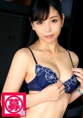 261ARA-201 平时在精品店工作的美丽店员Yuki酱扭着屁股登场！申请理由是“只是自慰不能满足吗？”疑问句！？显然是来满足性欲的色情姐姐！“拍AV可以做自己喜欢的事吧？♪”是啊… 令人哑然的完全暴露的口交技巧和骑乘位的动作是必看的！“你喜欢色情的姐姐吗？♪”…非常喜欢！！！