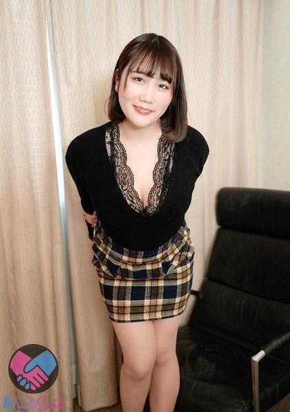 417SRYA-056 第一次的女性向风俗体验，小●穴湿漉漉的！油按摩让脸颊泛红，羞涩地笑着，被玩弄着丰满的色情身体，被执拗地刺激阴蒂，无法抑制发情，插入●棒时巨乳摇晃，虾式高潮！！