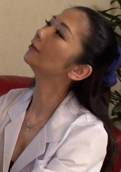 741M550-G09 五十岁的女医生欲求不满！？白衣下是内衣的性骚扰治疗！纯正的淫乱熟女与黏糊糊的肉搏战