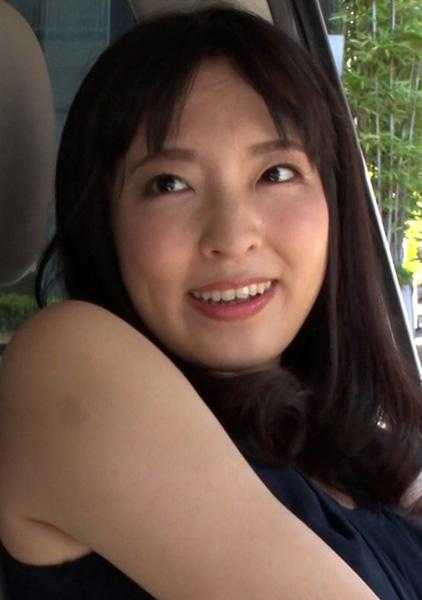 741M618-G01 对丈夫的爱和背德感，衬托出对丈夫不露的淫靡色情…每年一次的出轨旅行，用假阳具欢叫疯狂的不道德火游戏！