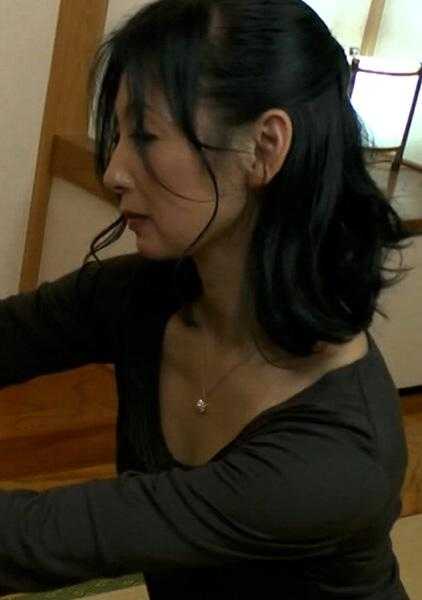 741M635-G05 我的妈妈是风俗娘！？得知妈妈工作的我，对妈妈的思念无法停止……