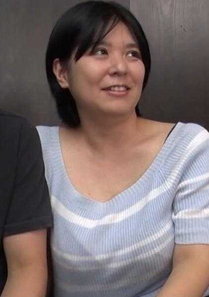 741P017-G04 婆婆把丰满的乳房压在丈夫身上，勾引女儿的丈夫……勾引他的小鸡鸡，奸淫，以为他调皮！安崎唯 - 八咲唯
