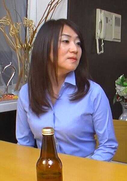 741P072-G02 与姐姐同居的人妻熟女，被当时那根巨型肉棒猛烈活塞抽插到腰肢脱力、彻底沉沦快感的官能剧场。
