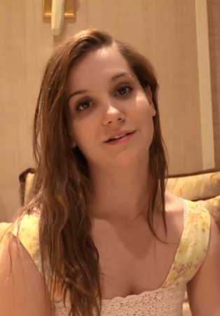 EU_US-ATKGirlfriends_14_11_17_Kasey_Warner ATKGirlfriends Kasey Warner 在一次美好的约会后走了很多路，你看着Kasey洗澡