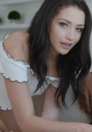 EU_US-NewSensations_19_11_13_Avi_Love NewSensations 艾薇·洛夫向我们展示她是怎么玩的