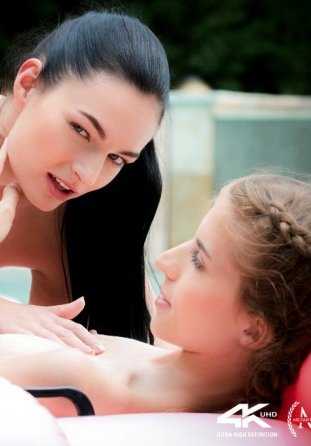 EU_US-VivThomas_20_09_29_Emelie_Crystal_Lee_Anne_Wet_And_Wild VivThomas Emelie Crystal Lee Anne 湿与狂野