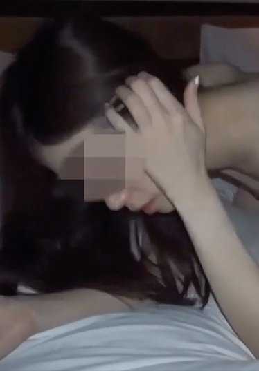HEYDOUGA4181-143 Reina - 一位已婚妇女，喜欢喷水，曾当着丈夫的面被别人玩弄过，她的上下嘴都享受着陌生人肉棒的美味。