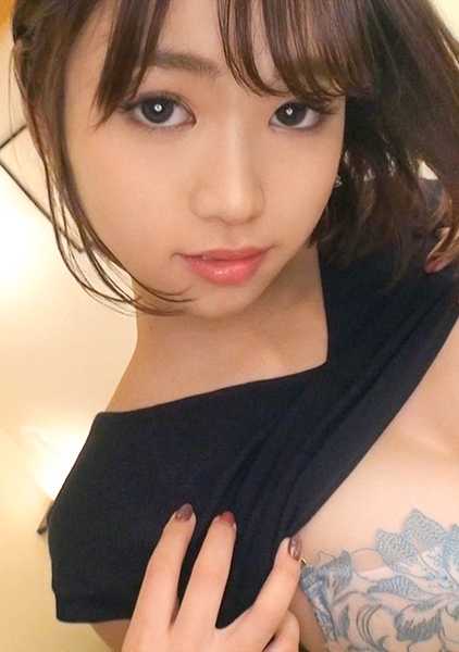 SIRO-3839 一位年轻、肌肉发达的女孩，拥有坚挺、美丽的乳房，纤细的身体不停地颤抖，在成人电影拍摄过程中满足了她压抑已久的需求！