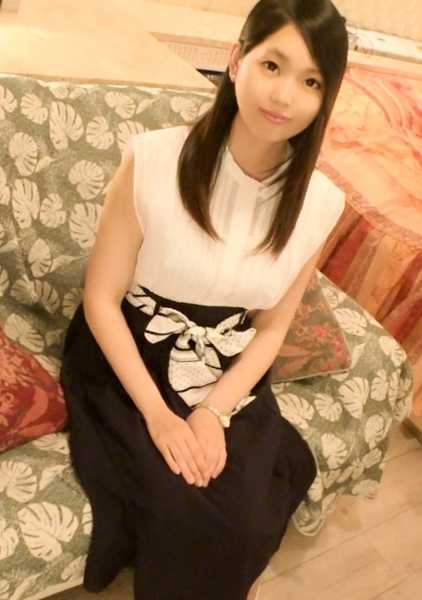 SIRO-3879 第一次拍摄] [稚气未脱的脸庞，整齐划一] [她的第一次] 美丽接待员工作之外的迷人淫荡面孔。喜欢阴茎的整洁女孩的间隙口交。她的阴道后部感受到男友更大的阴茎。 已申请 AV 上网 → AV 拍摄经验 1062