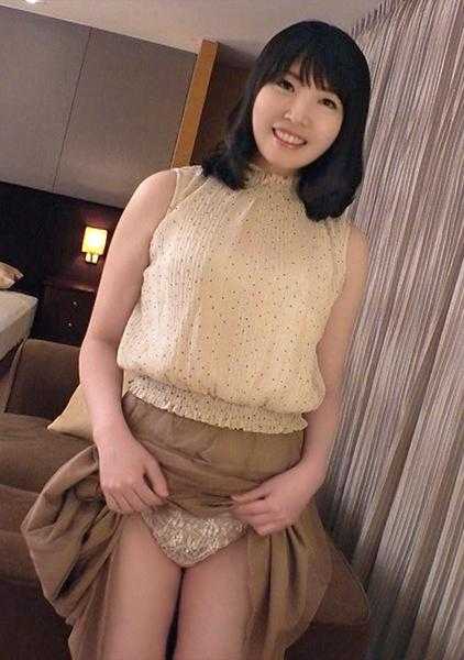 SIRO-4402 【初次拍摄】【棉花糖美乳】【极品猥亵臀部】被前男友开发出的极品猥亵妻子现在对丈夫不满意..第一次见面的男人的精液也被她吞下.. 招募素人，首次AV拍摄 189