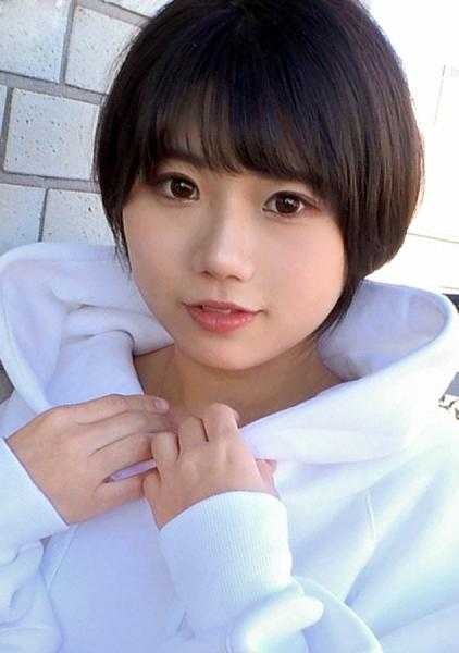 SIRO-5071 【长着可爱的脸却意外地变态？】穿着宽松的卫衣，裤子或裙子都不穿（只要掀开卫衣马上就能看到内裤），这种暴露狂般的样子来拍摄AV的奇怪少女。 网络AV应募→AV体验拍摄 1982