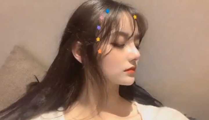 《91猫先生》小姑娘特瘦胸还不小 出门在外没有拍摄条件