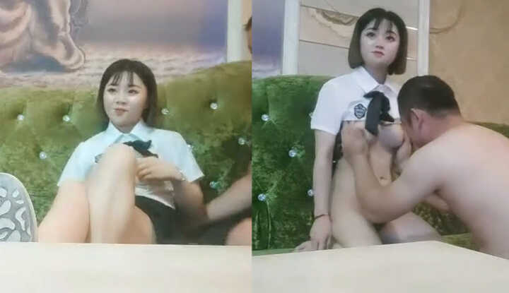探花歌厅探花陈先生，jk学生骚妹紧逼坐上爸爸大肉棒