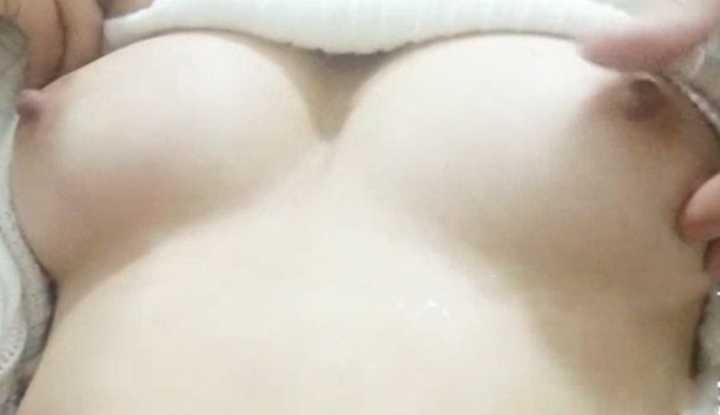 偷情偷拍下来给另一个小姐姐看