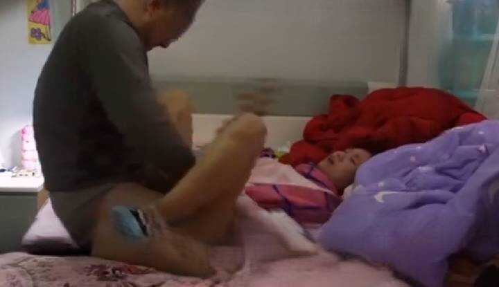 失业的单亲妈为了生计，出来兼职惨遭无套猛操