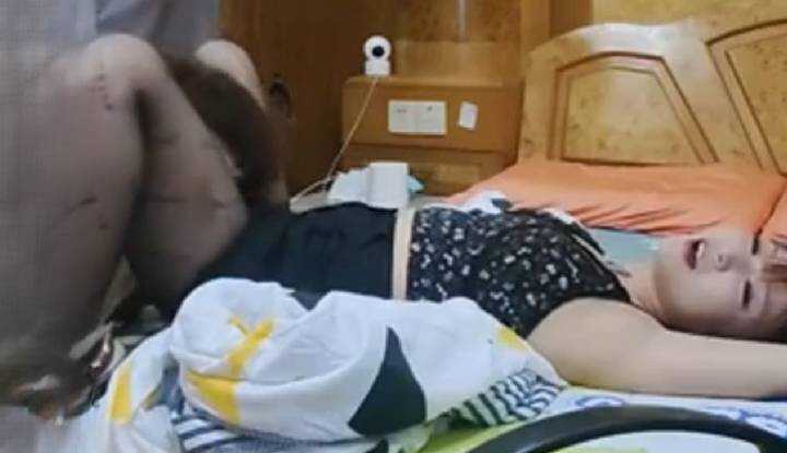 偷情美丽人妻，果然生过孩子的穴最美味