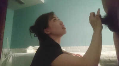 为了多赚一点外快，少女积极主动口交增加一些服务时数