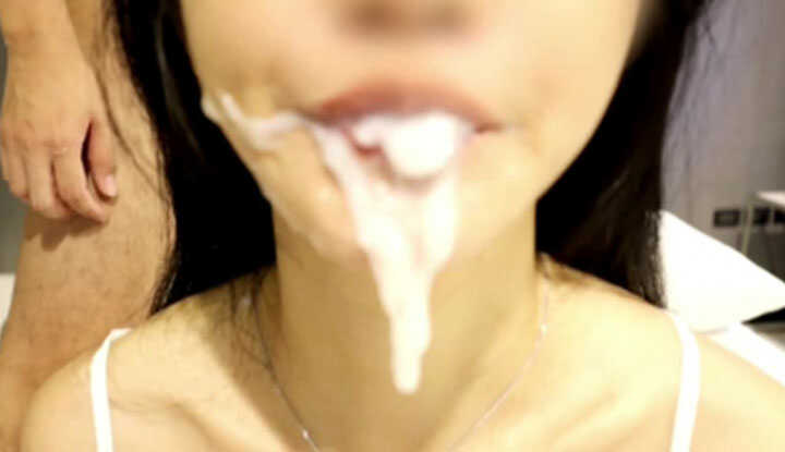 疯狂操干才是真正的做爱的精华，吞下精液射出很多！全部吃完真是太兴奋了