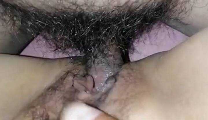 无套抽插最大的好处，就是能深刻感受小穴肉壁的皱褶