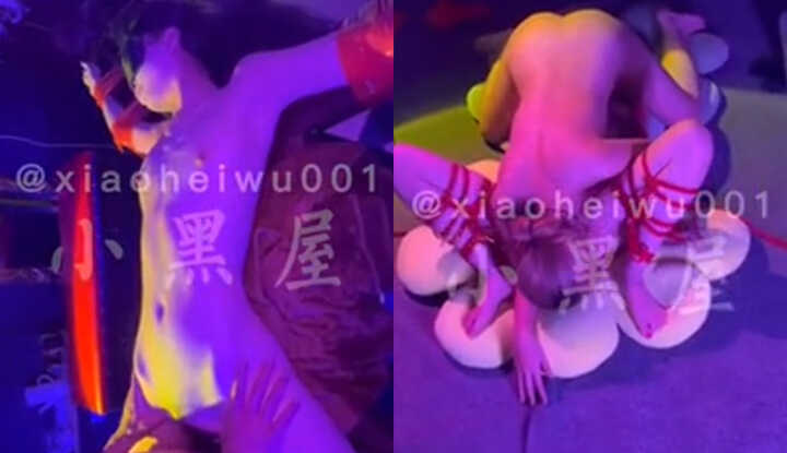 我们在卡拉OK酒吧叫了两个陪唱小姐，把她们带回旅馆搞了一整晚
