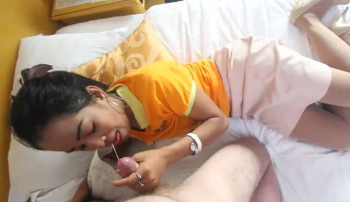 跟空服员在飞机上看对眼，一下班就来赚外快