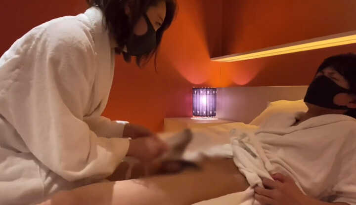 大量喷水和射精，使用乳液纱布和龟头自慰！ ！