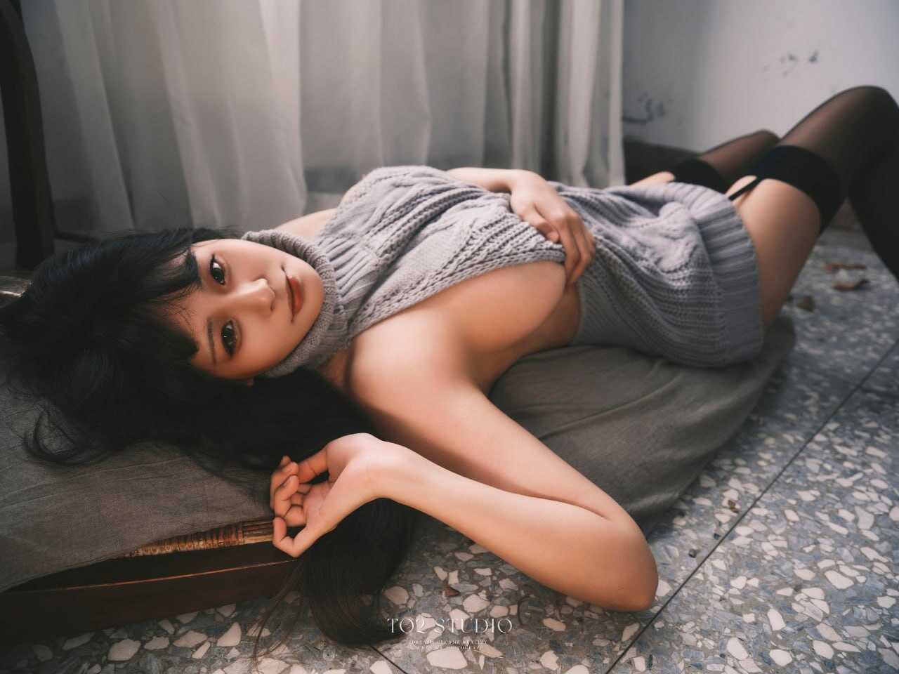 H奶超巨雪乳 满嘴白汁晃乳 室外整颗露出