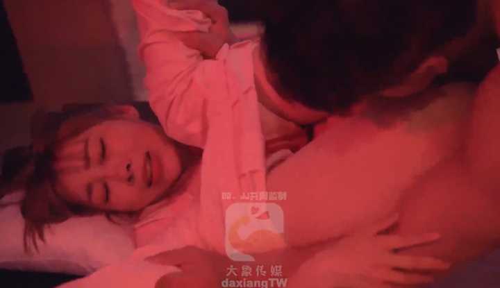 纯按摩瞬间变调，自恋筋肉人强上爆操按摩师