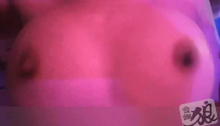 这么大的胸部在你面前晃，肯定没有男人忍的住～