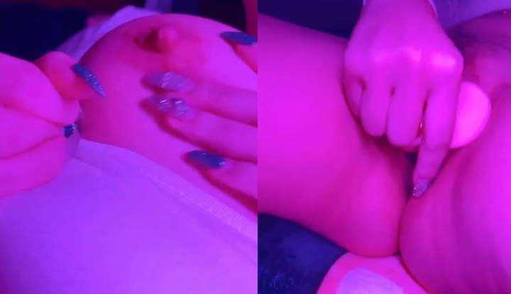 无聊的时候就想摸乳玩穴