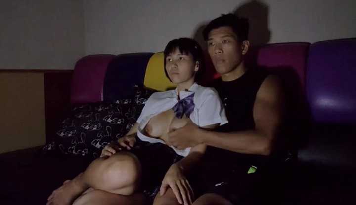 包厢内的亲亲～