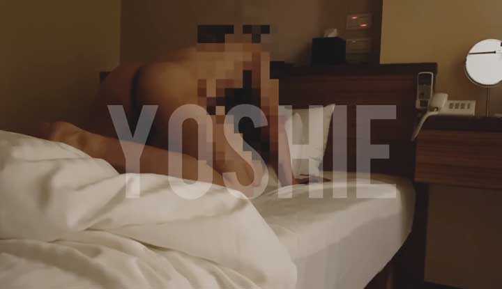 打开黑丝美足插入肉棒享受