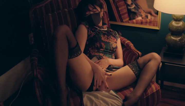 黑丝辣妹双腿打开开，抠抠小穴满足性欲