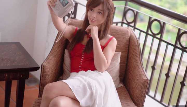 刚入手拍立得的泰国正妹居然拿来自拍骚鲍